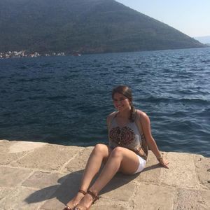 Meet your Posher, Alejandra